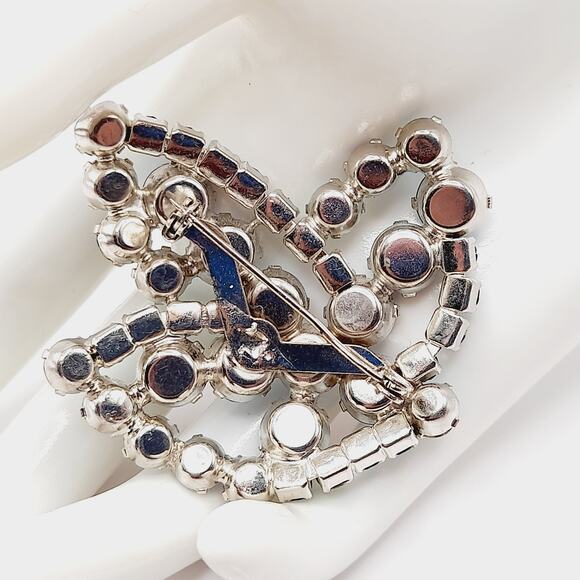 Vintage Blue Aurora Borealis Rhinestone Leaf Brooch, Openwork Rhodium Plated - Picture 5 of 10